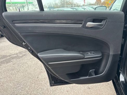 Used 2017 Chrysler 300 Limited image 13