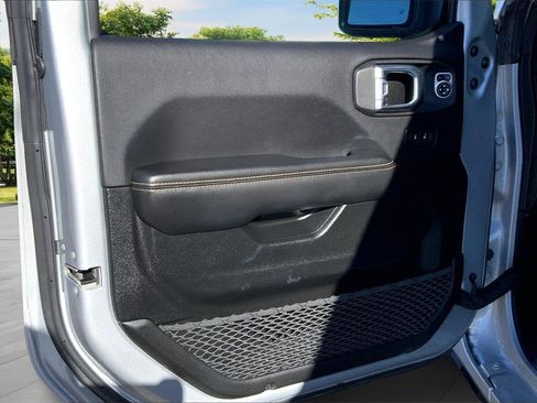 Used 2024 Jeep Wrangler Sahara image 20