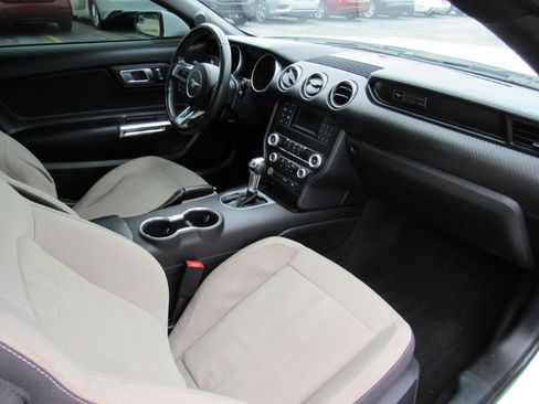 Used 2020 Ford Mustang Coupe RWD image 24
