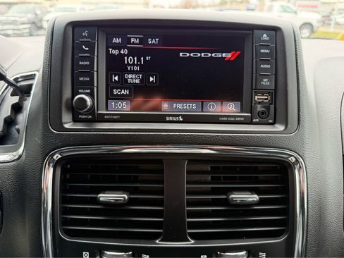 Used 2017 Dodge Grand Caravan SXT image 17