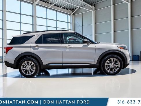 Used 2023 Ford Explorer XLT w/ Equipment Group 202A AWD/4WD image 33
