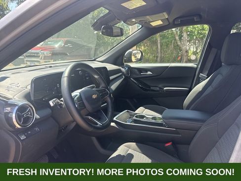 Used 2025 Chevrolet Equinox LT FWD image 8
