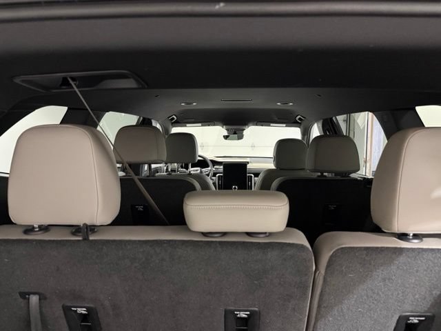 Certified 2026 GMC Acadia Elevation w/ Elevation Premium Package FWD image 10