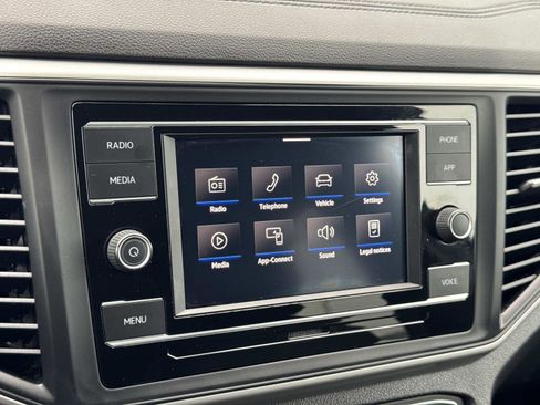 Certified 2022 Volkswagen Atlas Cross Sport SE image 13