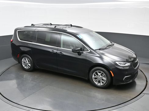 Used 2022 Chrysler Pacifica Touring-L FWD image 42