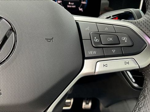 New 2025 Volkswagen Tiguan SE R-Line image 18