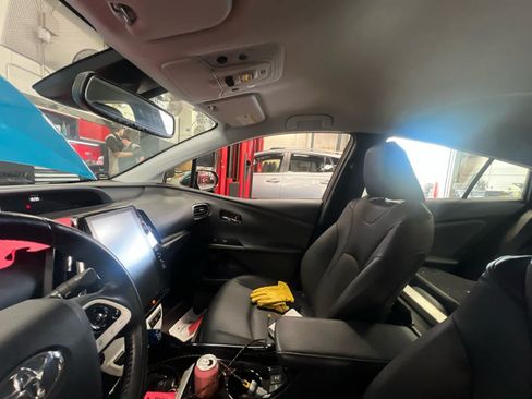Used 2018 Toyota Prius Prime Advanced w/ Carpet Mat Package FWD image 8