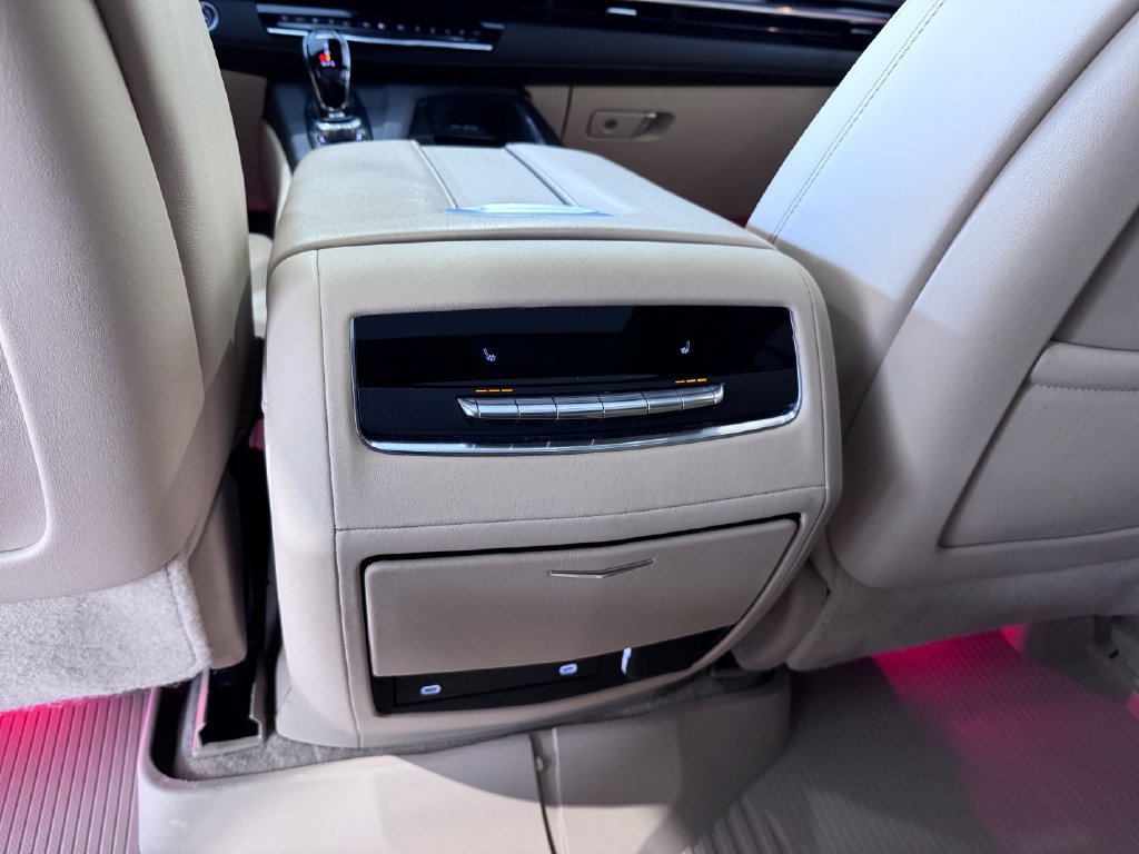 Certified 2024 Cadillac Escalade Premium Luxury AWD/4WD image 31