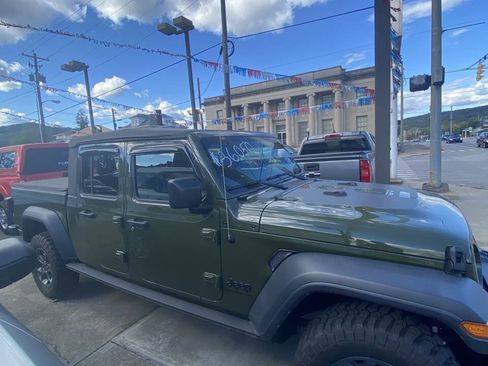 Used 2023 Jeep Gladiator Sport w/ Trailer Tow Package image 5