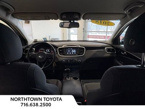Used 2018 Kia Sorento LX image 12