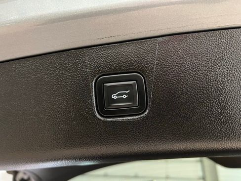 Used 2023 Chevrolet Blazer RS w/ Enhanced Convenience Package image 9