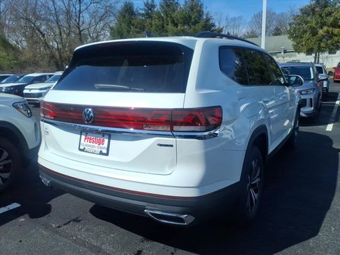 New 2026 Volkswagen Atlas SE image 2