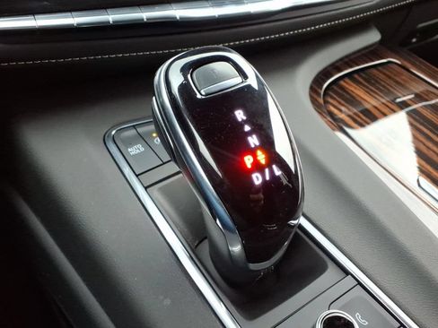 Used 2024 Cadillac Escalade Luxury AWD/4WD image 30