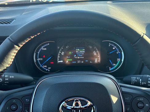 New 2025 Toyota RAV4 SE image 19