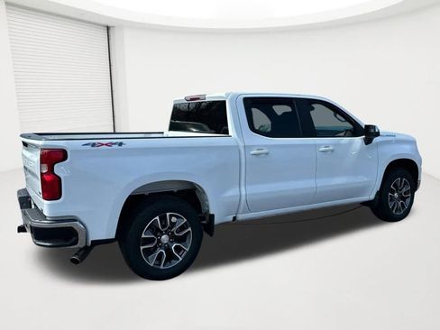 Used 2022 Chevrolet Silverado 1500 LT AWD/4WD image 5