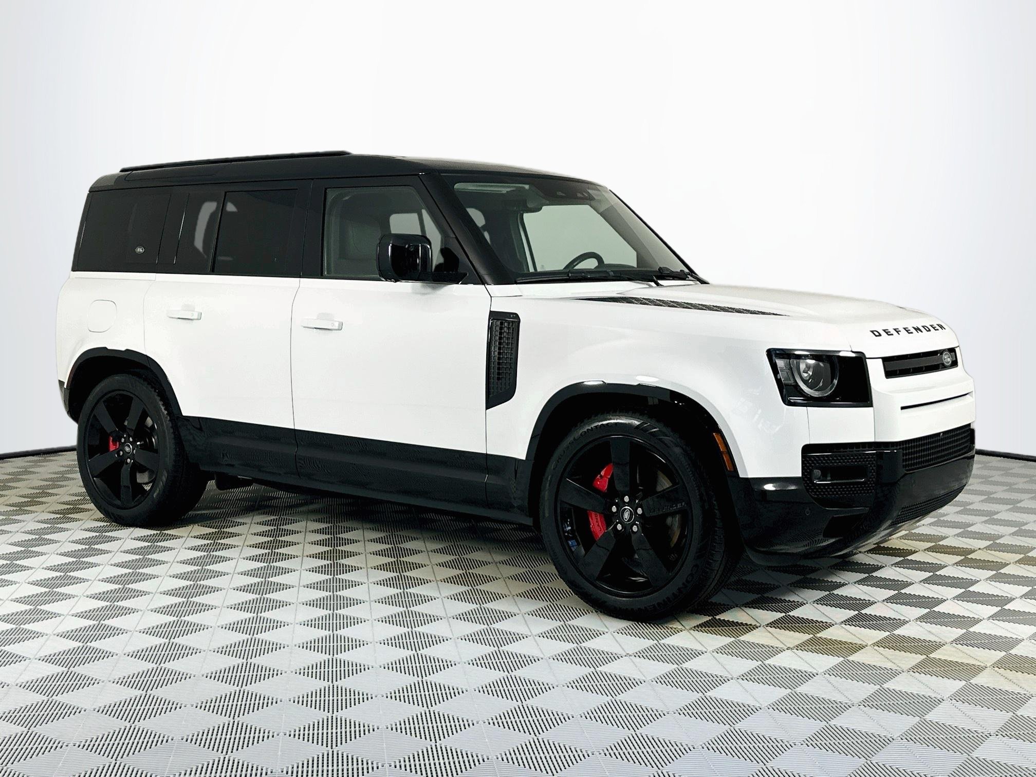 Certified 2024 Land Rover Defender 110 X-Dynamic SE AWD/4WD image 3