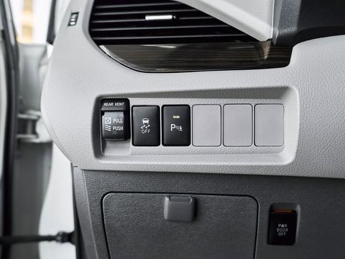 Used 2020 Toyota Sienna XLE w/ XLE Navigation Package image 31