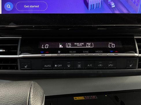 Used 2026 Toyota Sienna XLE FWD image 34