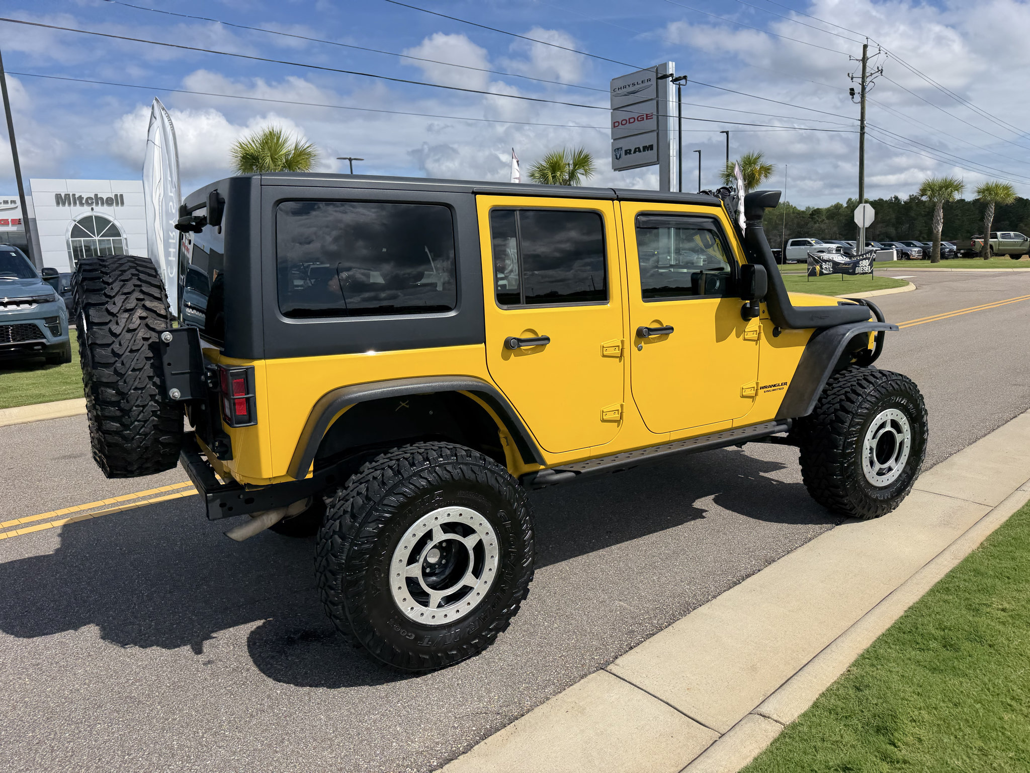 Used 2015 Jeep Wrangler Unlimited Rubicon w/ Dual Top Group AWD/4WD image 6