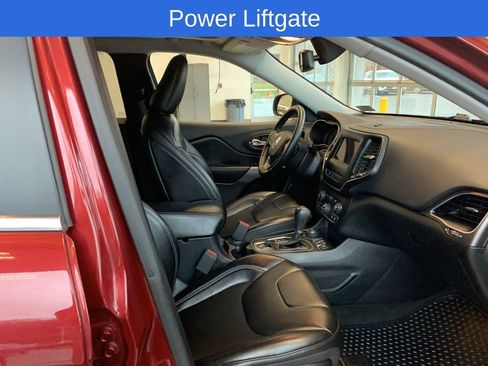 Used 2019 Jeep Cherokee Latitude Plus w/ Comfort/Convenience Group image 17