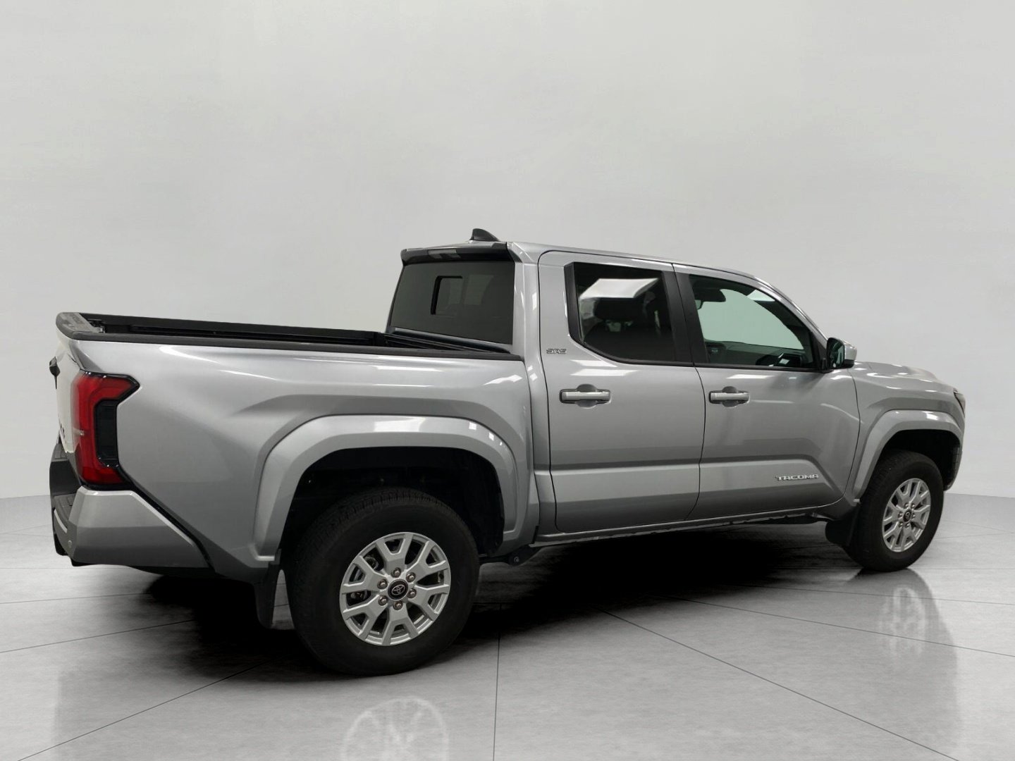 Used 2024 Toyota Tacoma SR5 AWD/4WD image 3