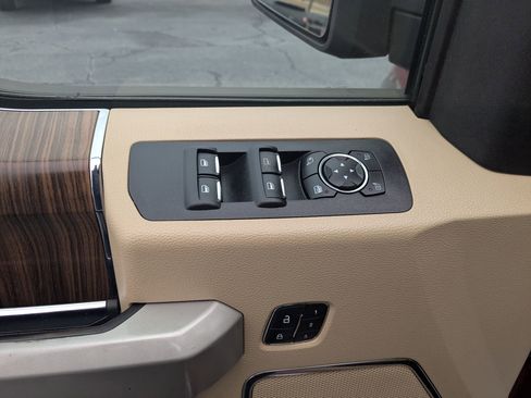 Used 2017 Ford F150 Lariat image 12