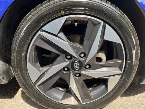 Used 2021 Hyundai Elantra Limited w/ Cargo Package FWD image 12