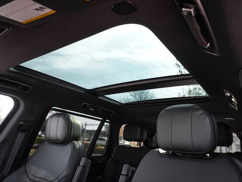 Used 2025 Land Rover Range Rover Long Wheelbase SE image 28