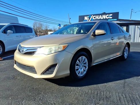 Used 2012 Toyota Camry LE image 7