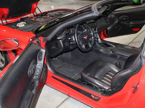 Used 1999 Chevrolet Corvette Coupe w/ Memory Pkg RWD image 10