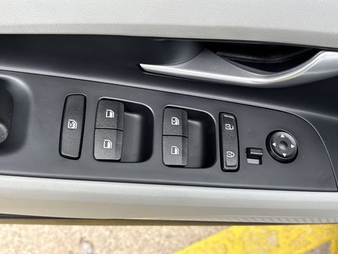 Used 2025 Hyundai Elantra Limited FWD image 18