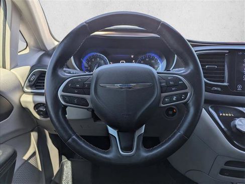 Used 2017 Chrysler Pacifica Touring-L Plus w/ Advanced Safetytec Group FWD image 15
