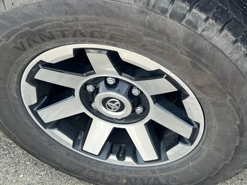 Certified 2024 Toyota 4Runner TRD Off-Road Premium image 18