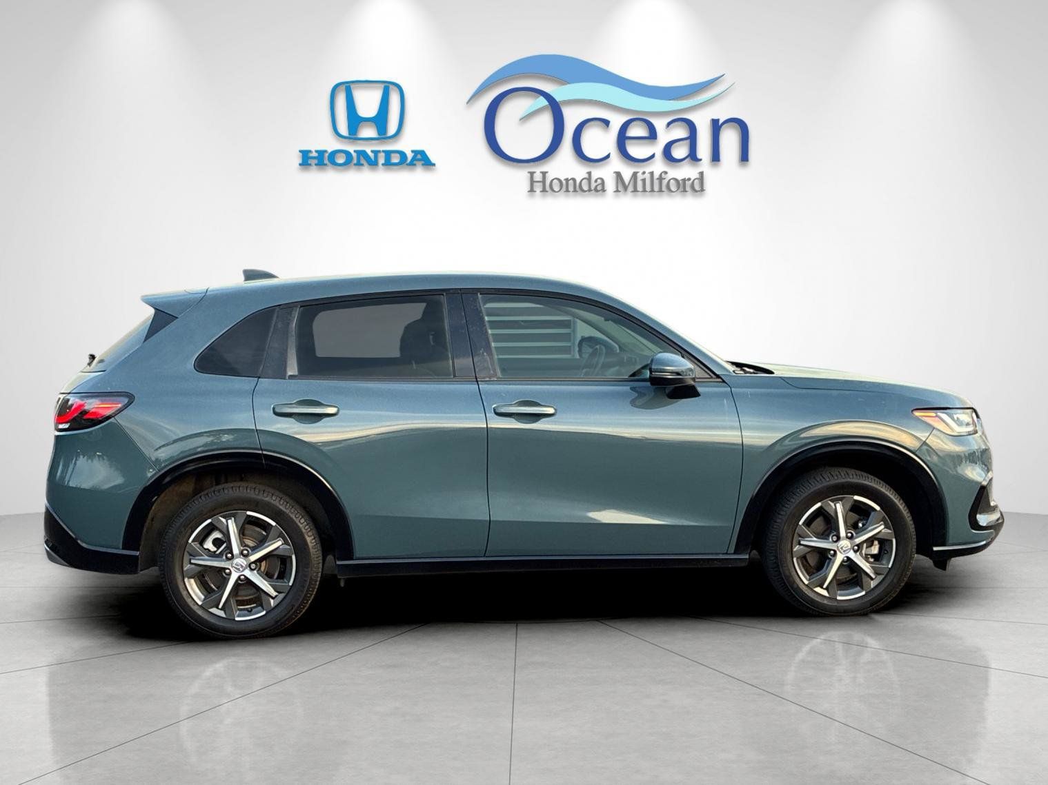 Used 2025 Honda HR-V EX-L image 2