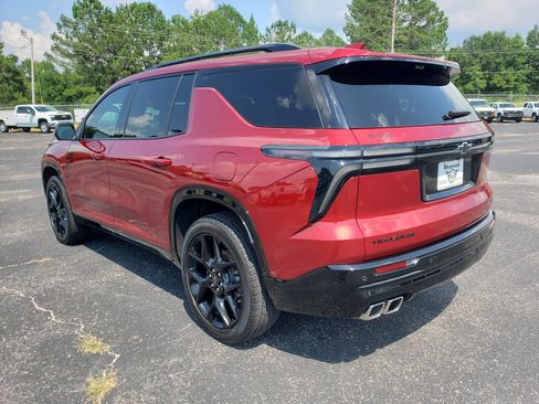 Used 2024 Chevrolet Traverse RS w/ LPO, Floor Liner Package FWD image 4