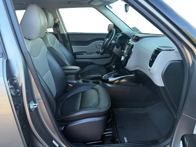 Used 2016 Kia Soul + w/ Primo Package FWD image 12