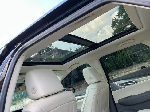 Used 2022 Cadillac XT5 Premium Luxury AWD/4WD image 9
