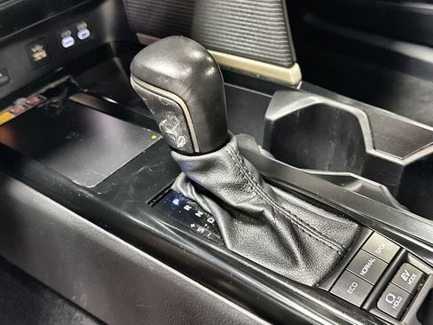 Used 2025 Toyota Camry SE FWD image 22