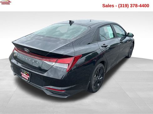 Used 2023 Hyundai Elantra SEL w/ Cargo Package FWD image 5