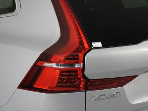 Certified 2023 Volvo XC60 T8 Plus AWD/4WD image 18