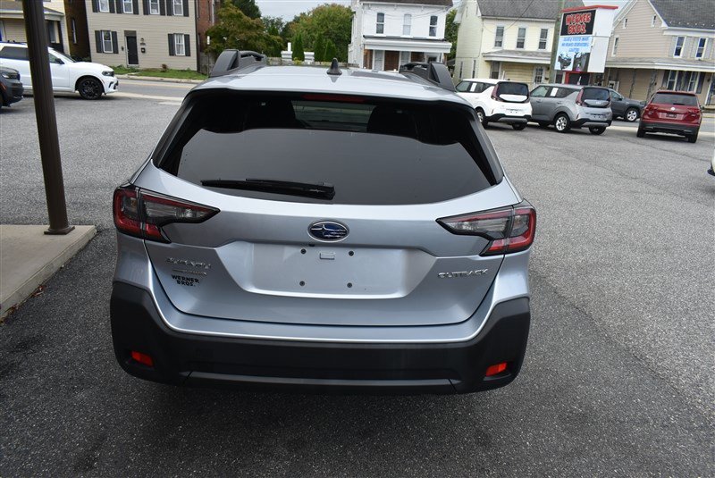 Used 2024 Subaru Outback Premium AWD/4WD image 5