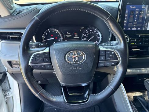 Used 2020 Toyota Highlander Platinum AWD/4WD image 16