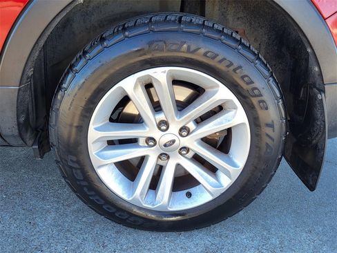 Used 2013 Ford Explorer XLT image 32