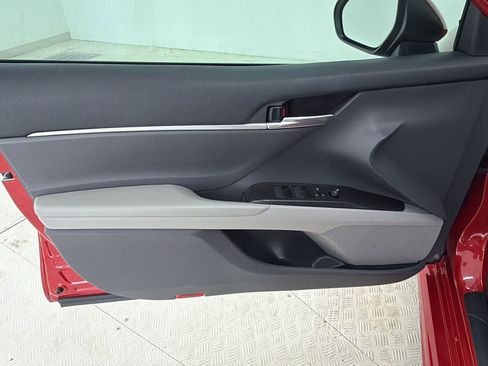 Used 2022 Toyota Camry SE FWD image 13