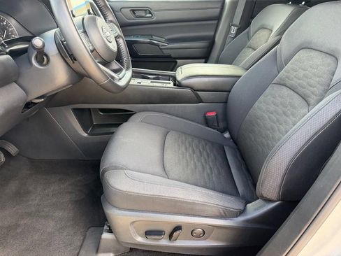 Used 2025 Nissan Pathfinder SV FWD image 16