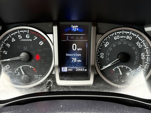 Used 2022 Toyota Tacoma SR5 w/ Technology Package image 30