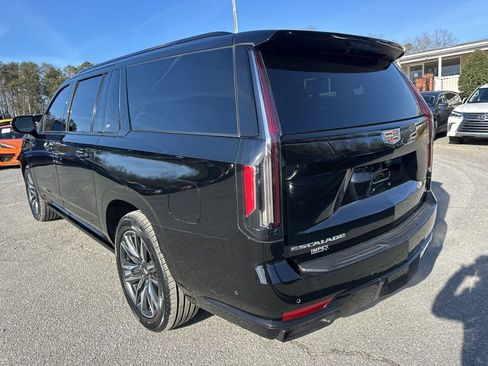 Used 2023 Cadillac Escalade ESV Sport Platinum image 3