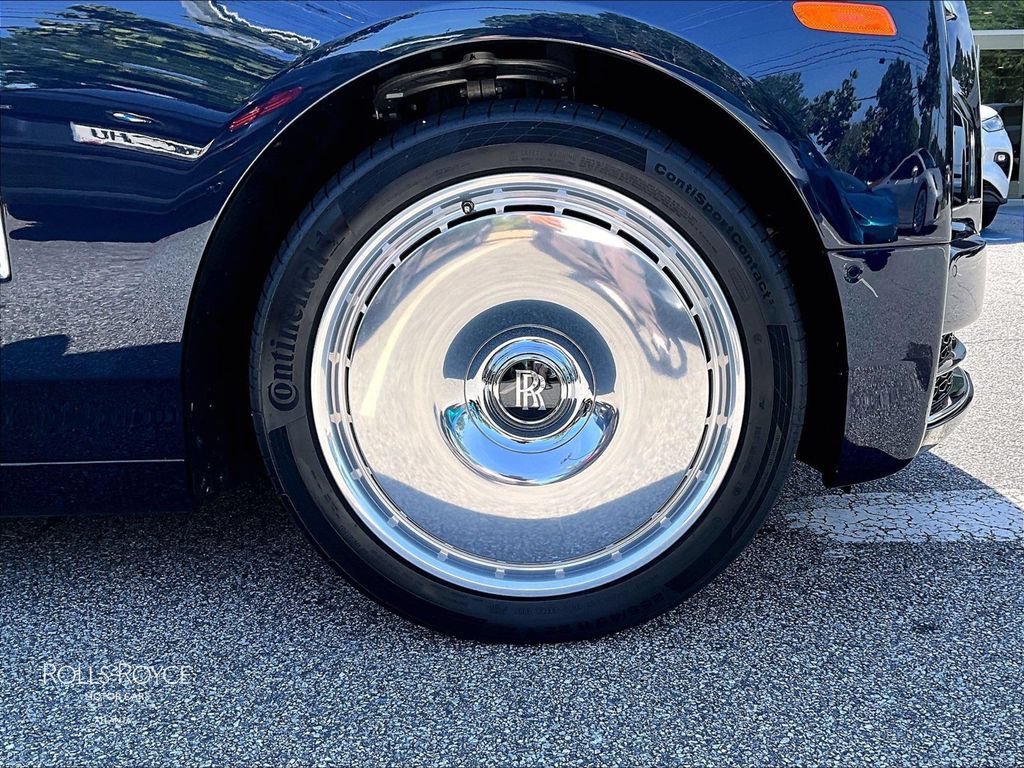 Certified 2026 Rolls-Royce Phantom Sedan RWD image 32