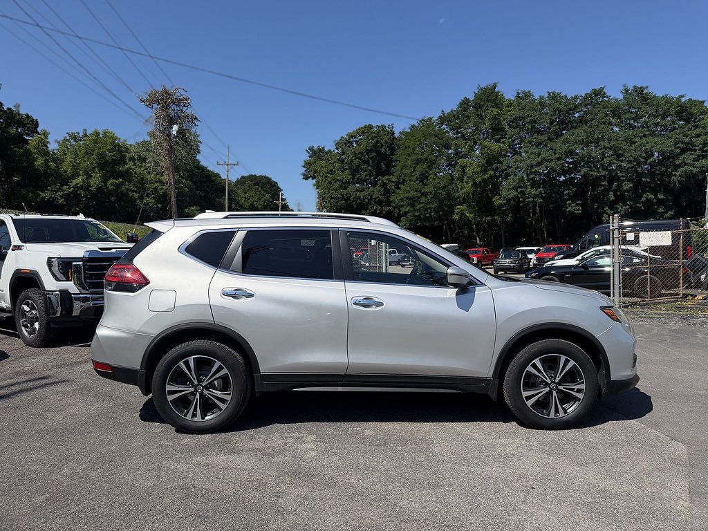 Used 2019 Nissan Rogue SV w/ Premium Package AWD/4WD image 4