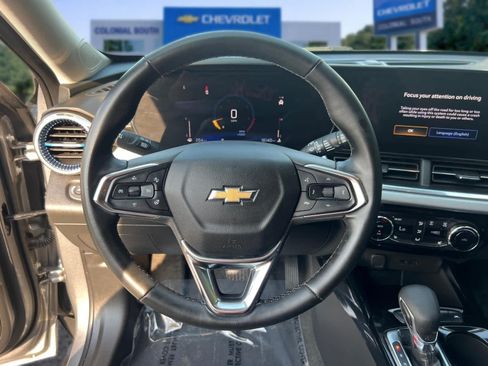 Certified 2025 Chevrolet Trax LT w/ Driver Confidence Package FWD image 16